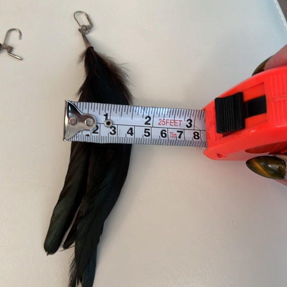 Vintage feathered, green gold drop earrings - Picture 9 of 10